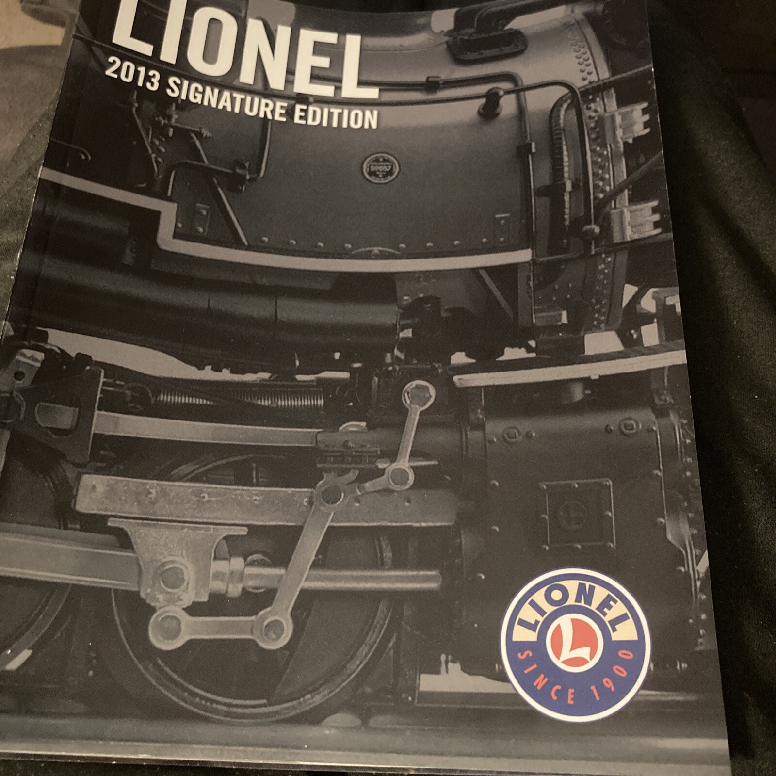2013 Lionel Signature Edition Train Catalog 154 Pages. T-578