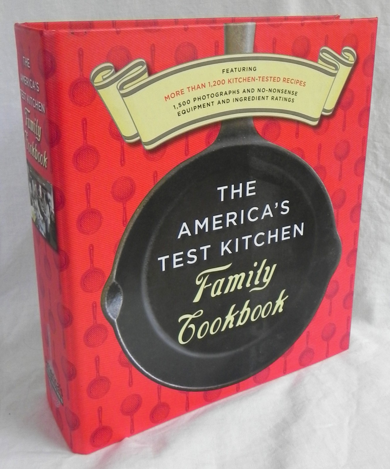 “The America’s Test Kitchen Family Cookbook” 1200 Recipes, 848 Pages, 2005, VG