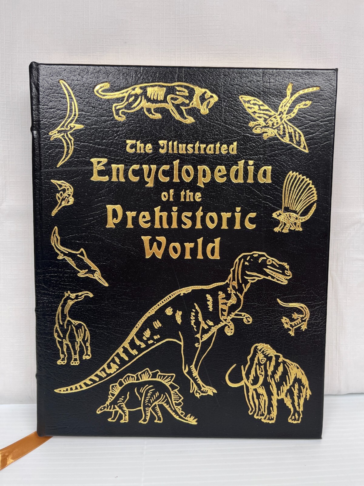 RARE “The Illustrated Encyclopedia of the Prehistoric World” 512 Pgs 9 X 11.5″